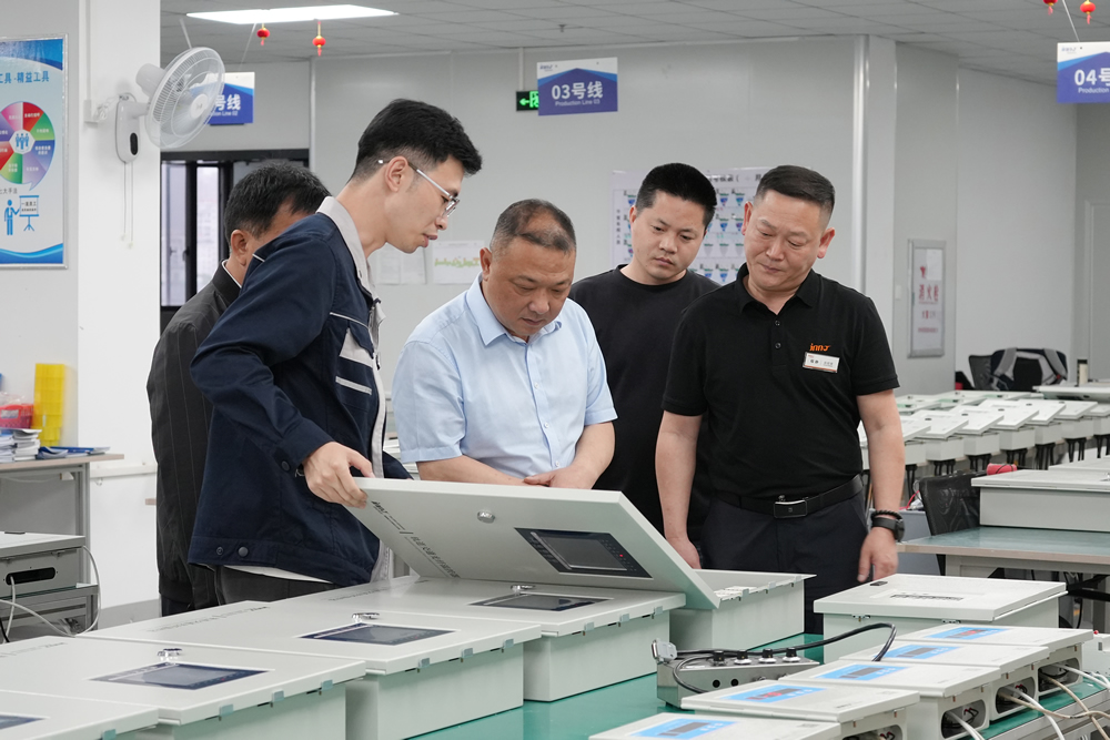 東至縣委常委、政法書記一行蒞臨我司參觀考察